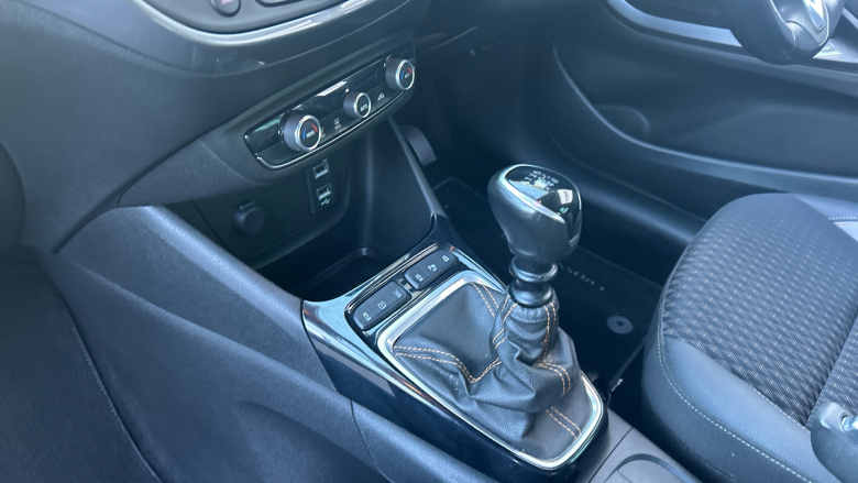 Vauxhall Crossland X 1.2T [130] Tech Line Nav 5dr [Start Stop] Petrol Hatchback